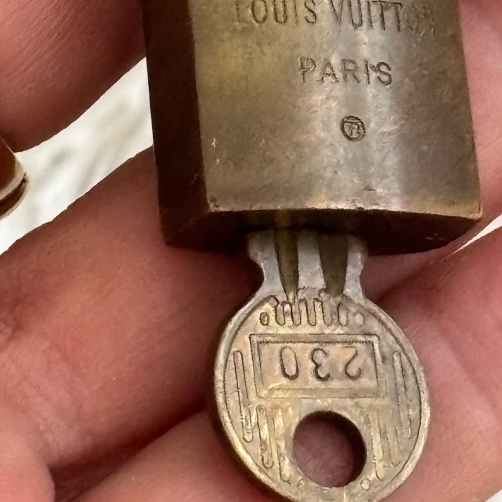 Louis Vuitton lock & keys vintage - Picture 3 of 11